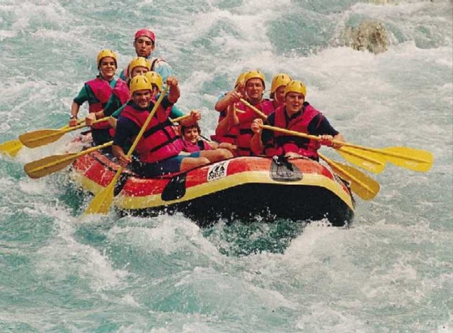  Rafting en aguas brava 